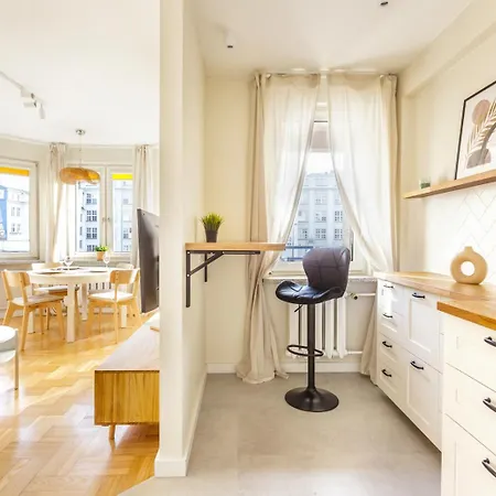 National Stadium Sunny By Bookinghost Lägenhet